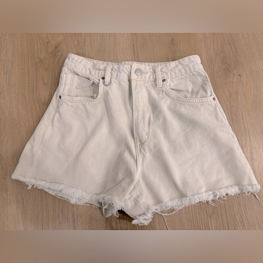 Ladies Size 27 Neuw Jean Shorts - In Good Used Condition